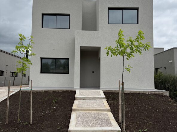 Espectacular casa de 6 ambientes a estrenar