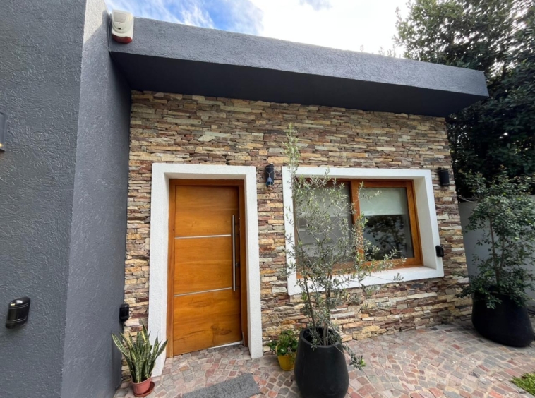 Casa súper morderna con excelente ubicación