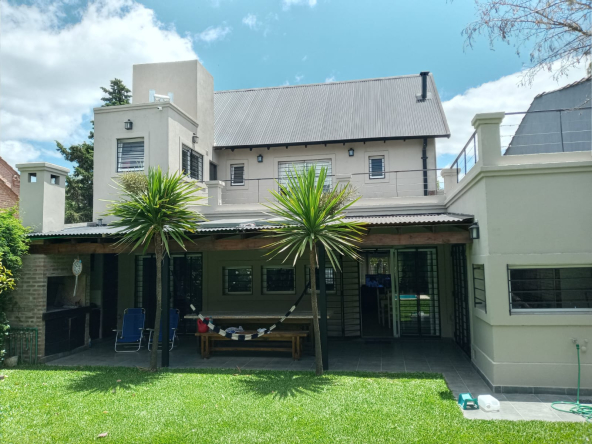 Amplia Casa en Venta