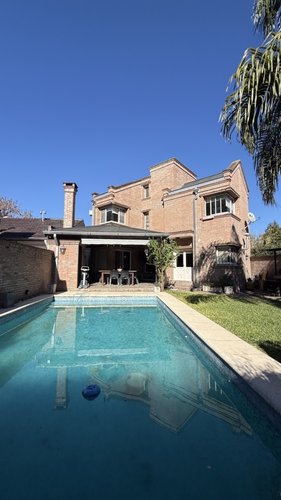 Espectacular Casa en Venta de 5 Ambientes con El Mejor Acceso – foto 1