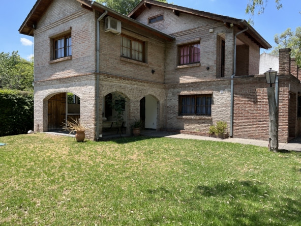 Hermosa casa en De Vicenzo Grande