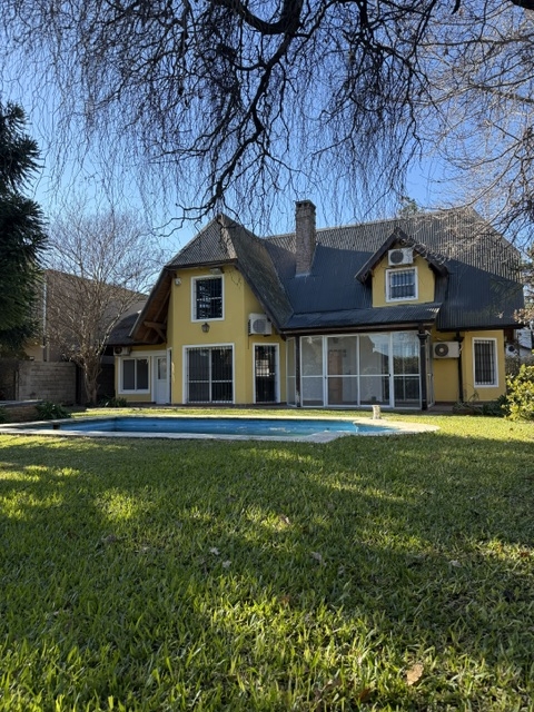 Amplia casa en venta – foto 1