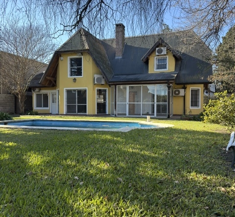 Amplia casa en venta