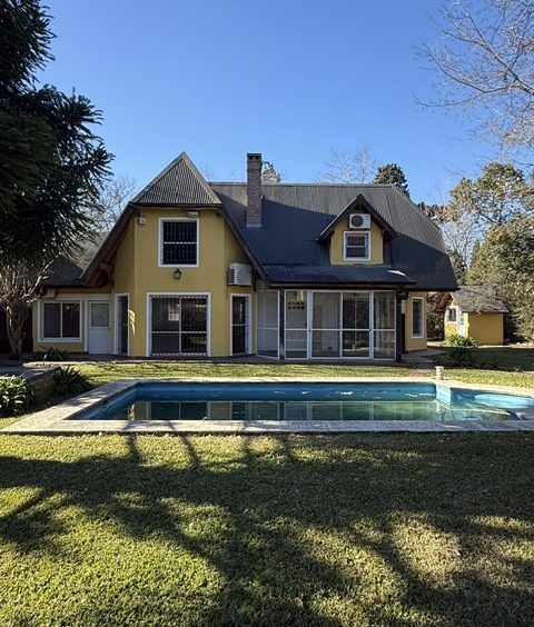 Amplia casa en venta