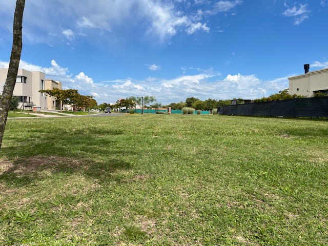 Hermoso Lote en Pilar del Este
