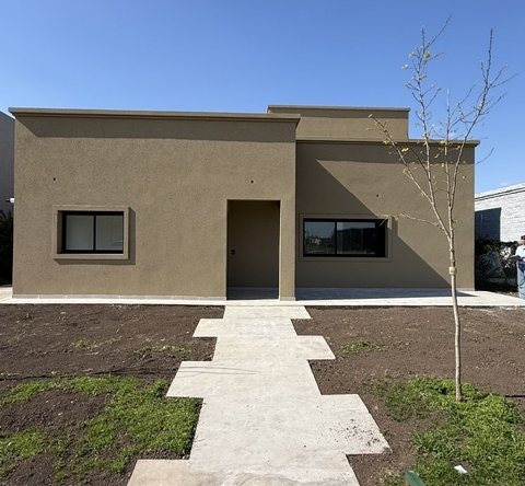 Moderna casa a estrenar de 5 ambientes