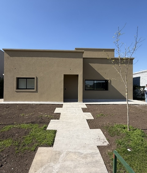 Moderna casa a estrenar de 5 ambientes