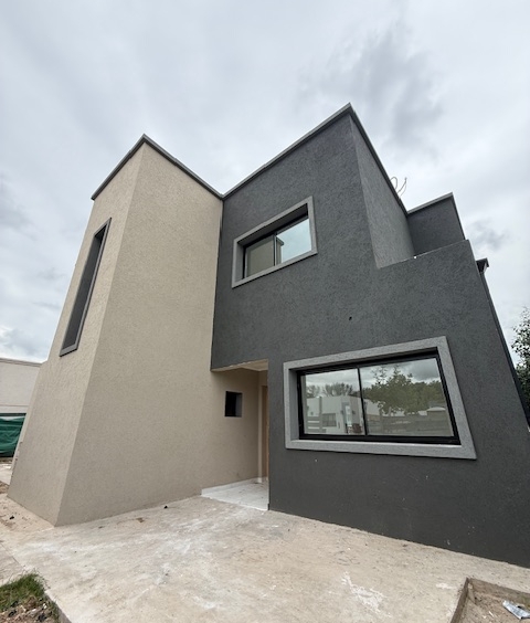 Moderna Casa de 6 ambientes a estrenar