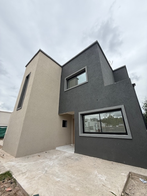 Moderna Casa de 6 ambientes a estrenar – foto 1