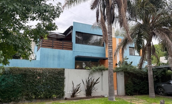 Impecable Casa 5 Ambientes en 3 Plantas con Master Suite, Playroom y Gran Terraza con Parrilla