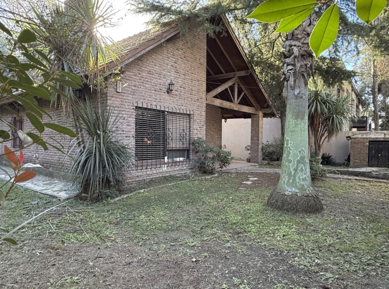 Super Oportunidad! Casa de 4 ambientes sobre lote de 720m2