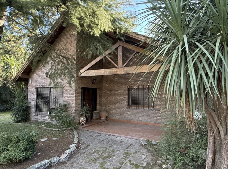 Super Oportunidad! Casa de 4 ambientes sobre lote de 720m2