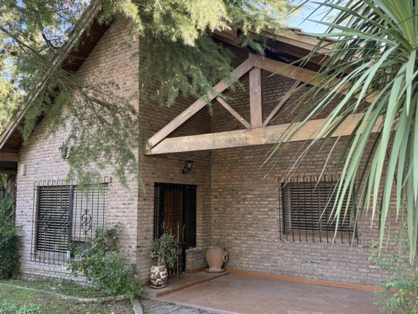 Super Oportunidad! Casa de 4 ambientes sobre lote de 720m2