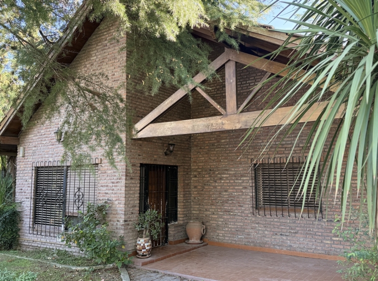 Super Oportunidad! Casa de 4 ambientes sobre lote de 720m2