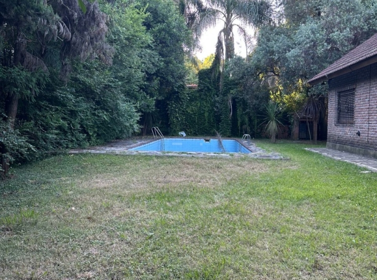 Casa sobre amplio lote en excelente ubicación