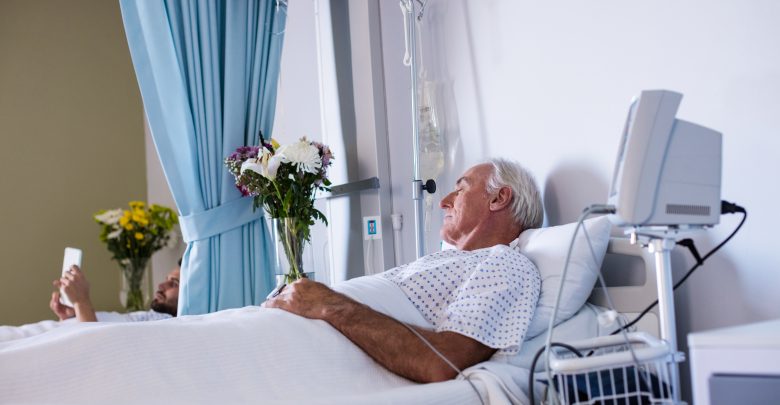 Cama Hospital con paciente