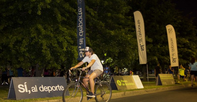 Paseo de bicicletas nocturno