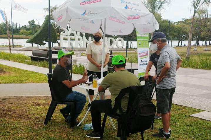 San Fernando ayuda a registrarse para vacunarse