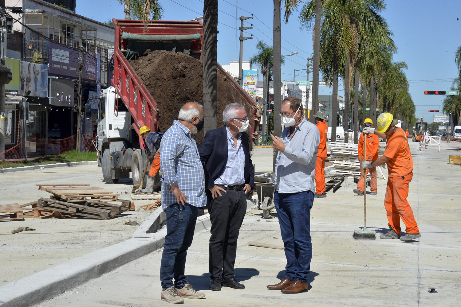 Julio Zamora supervisó el avance de obras en la Ruta 197