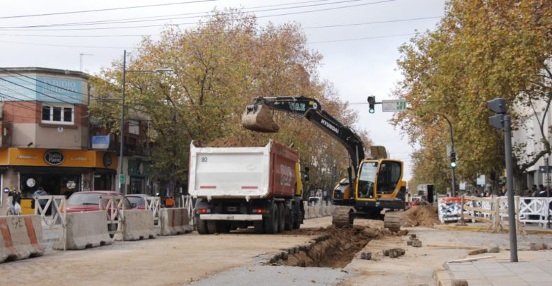 Obra de Aysa en Sarmiento y Belgrano