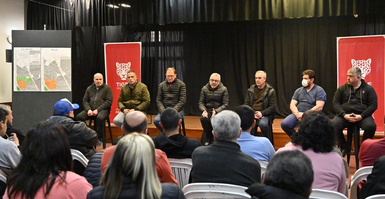 Reunión con miembros de instituciones de bien público