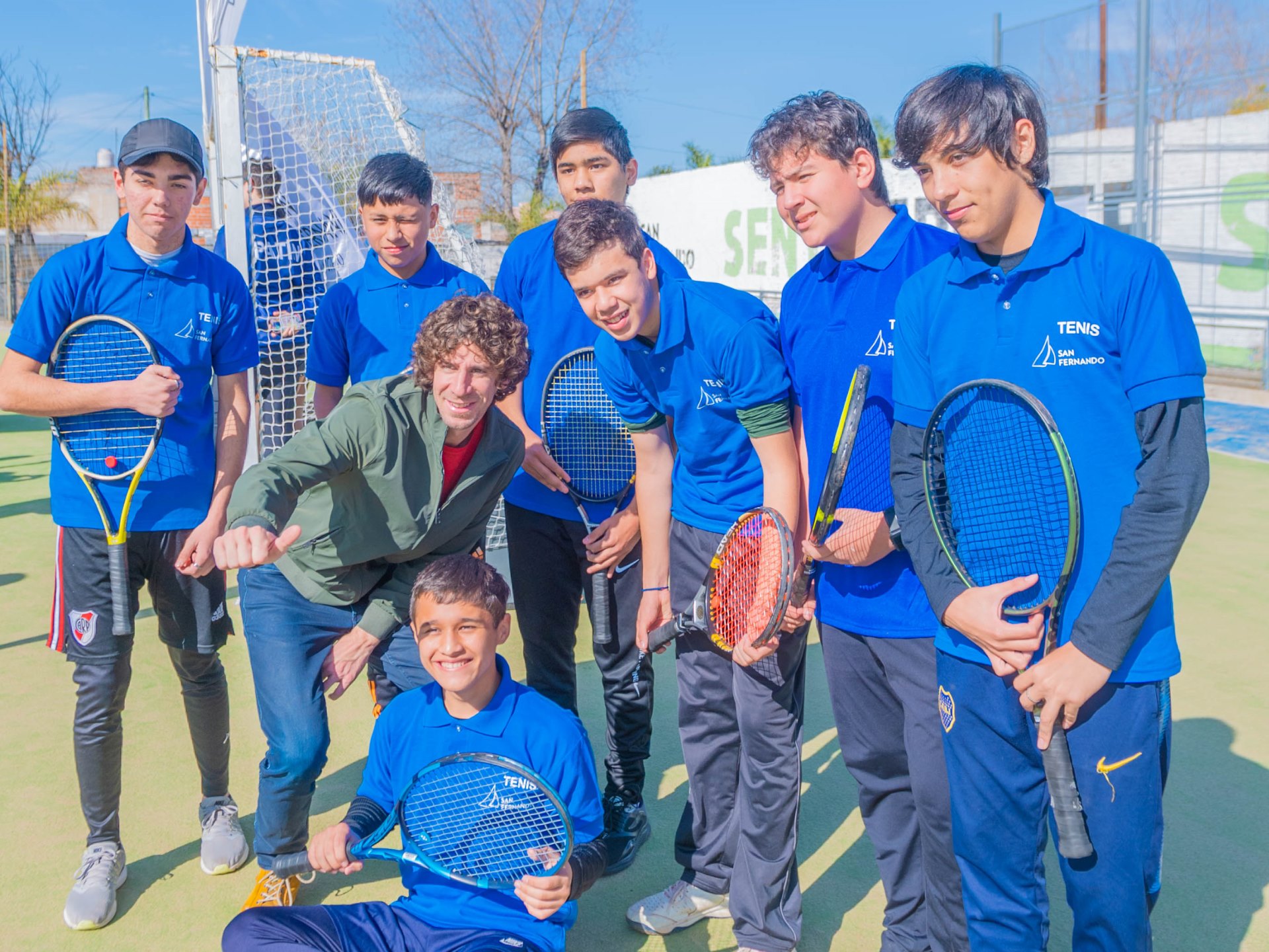 Entrega de indumentaria más de 200 deportistas federados de los Polideportivos de San Fernando
