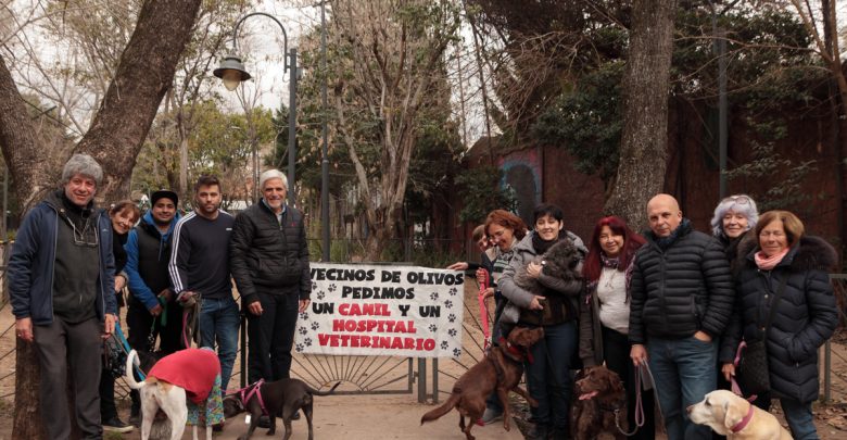 Canil en la Plaza de los Inmigrantes