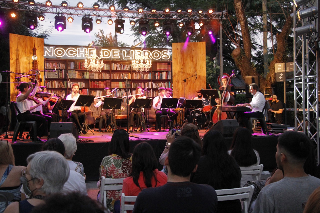 Escenario principal Noche de Libros