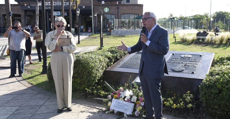 Homenaje al ex intendente Ricardo Ubieto