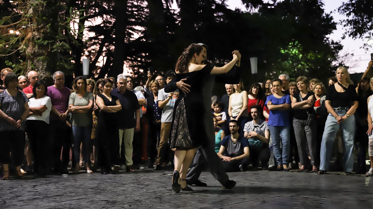 Tango en Plaza Alem