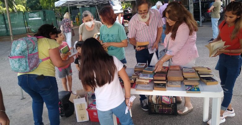 Suelta de Libros Gratis a vecinos