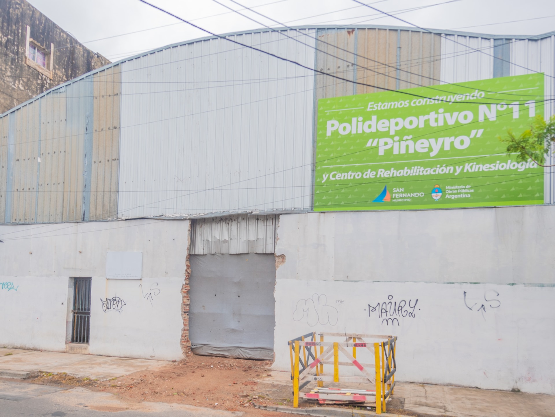 Exterior del Polideportivo N°11