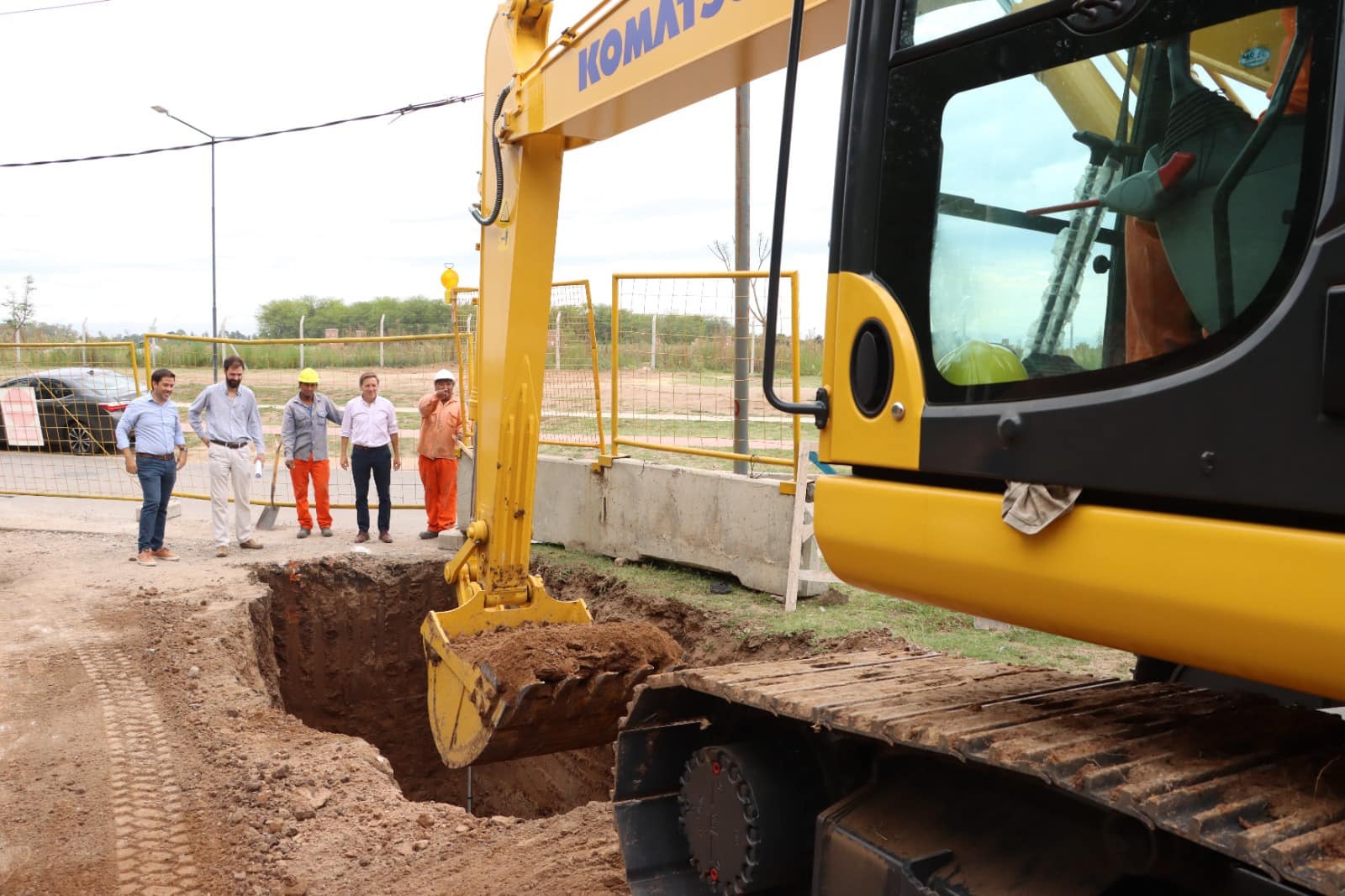 Jaime Méndez y equipo de obras supervisando los trabajos