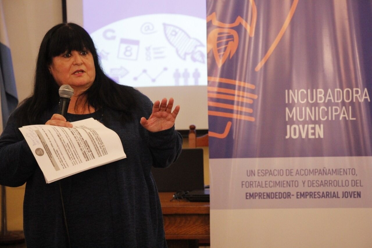 María Rosa Silva en el lanzamiento de la Incubadora Municipal para Jóvenes