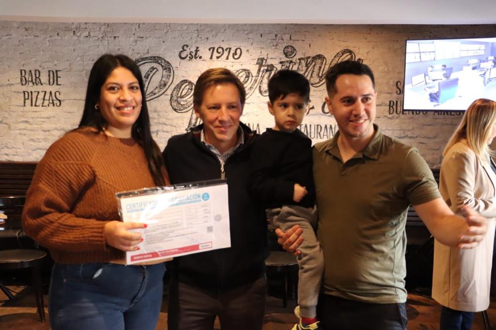 Jaime Méndez con comerciantes