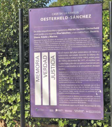 Letrero que recuerda a Héctor Oesterheld