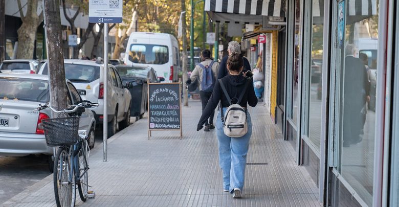 Nuevas veredas en los centros comerciales del distrito