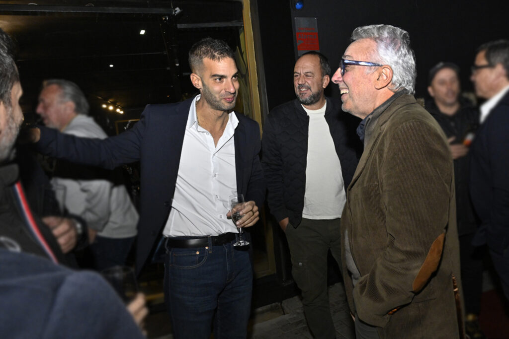 Inauguración de una concesionaria de vehículos
