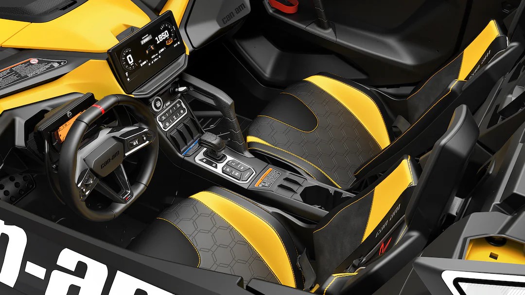 Interior de Can-Am Maverick R
