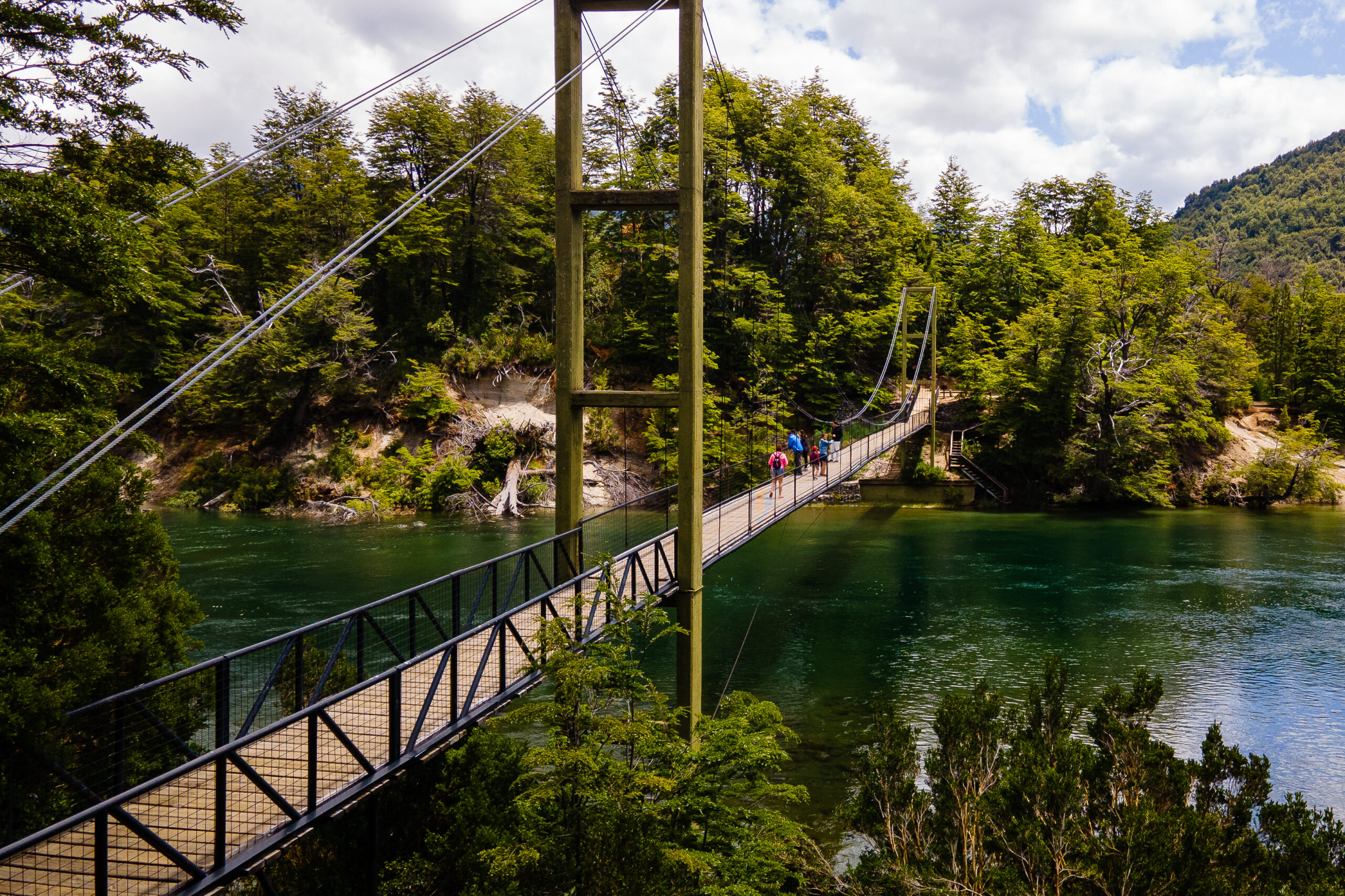 Pasarela río Arrayanes (verano)