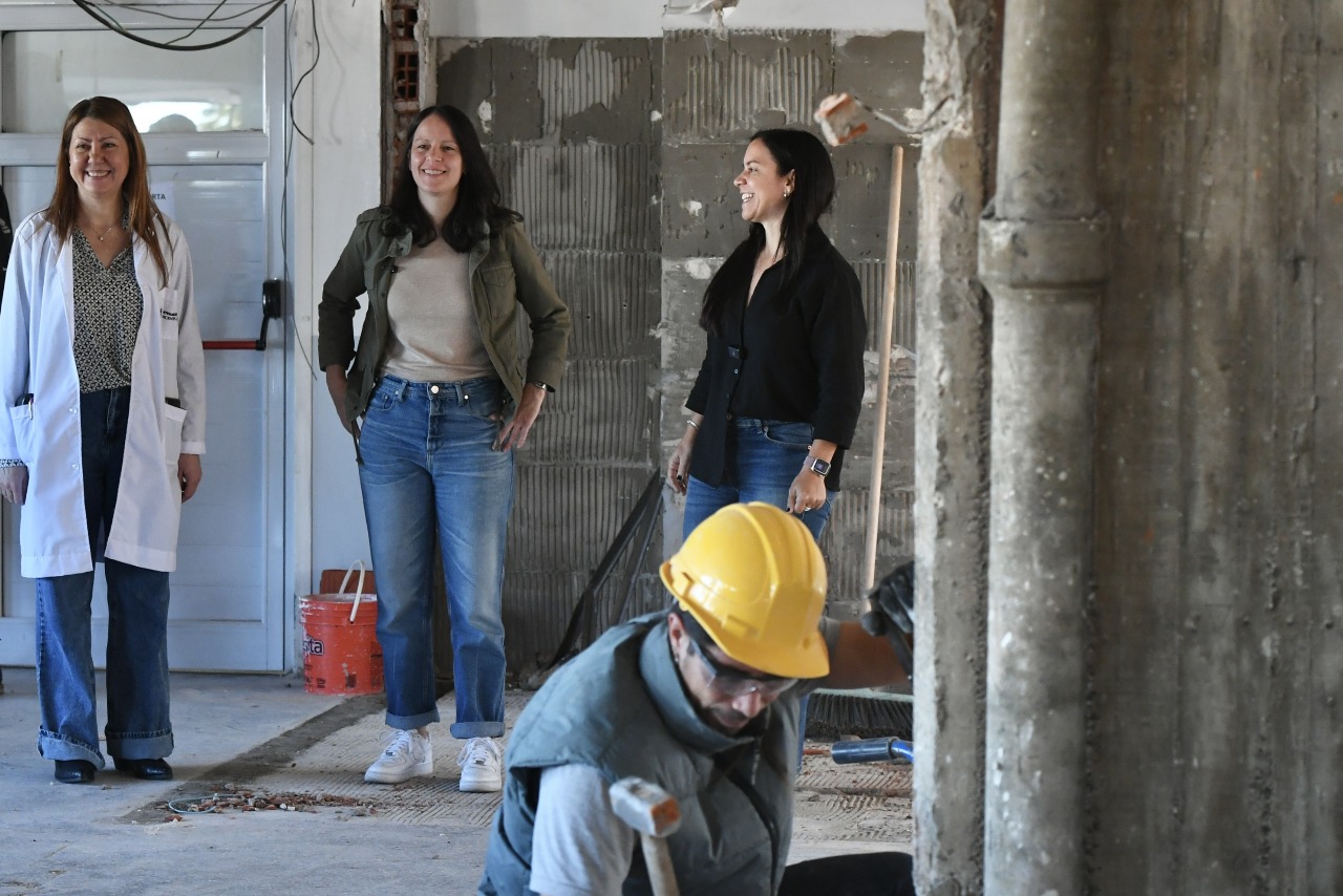 Soledad Martínez en las obras del Houssay
