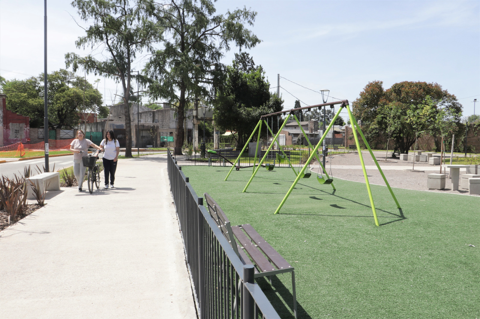 Plaza con juegos
