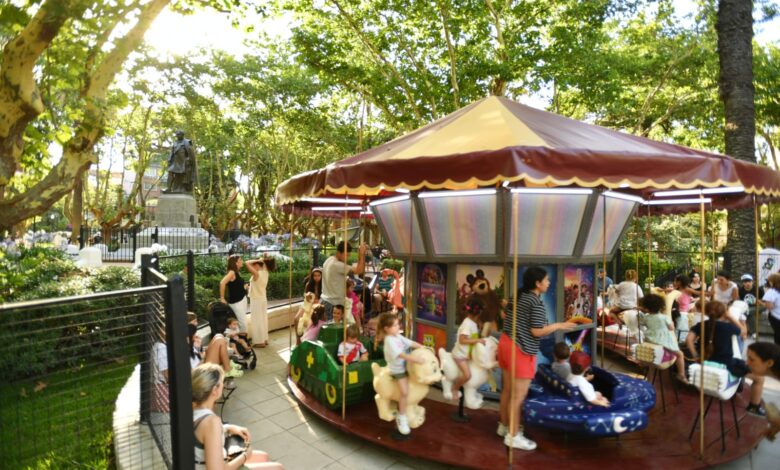 Plaza Vicente López y Planes