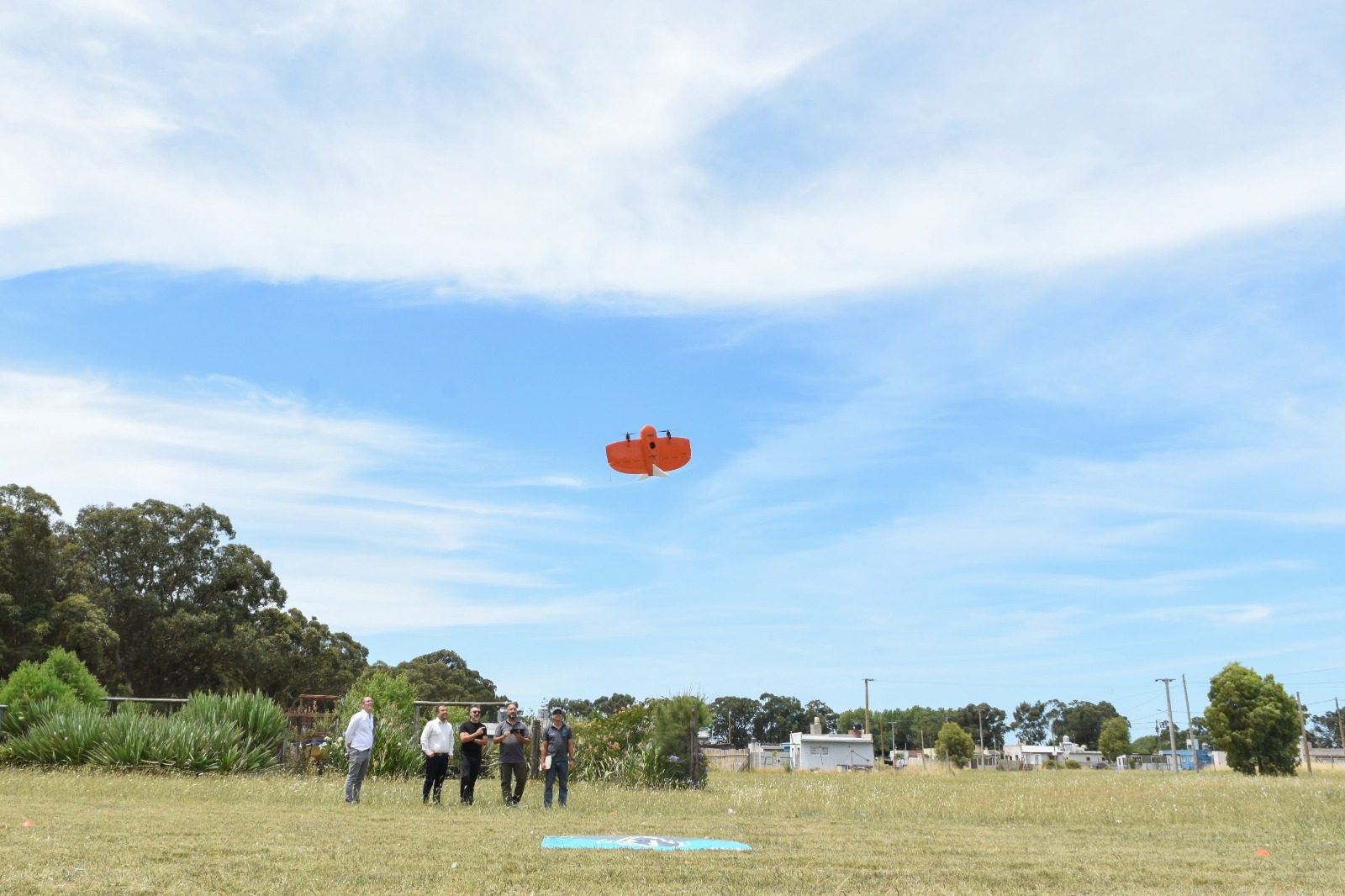 Vuelo 100. El lanzamiento de "M2" se realizó en la localidad de Santa Elena, partido de Mar Chiquita, con el vuelo de un dron de ala fija, que obtiene imágenes de altísima definición y aporta información de precisión al sistema.