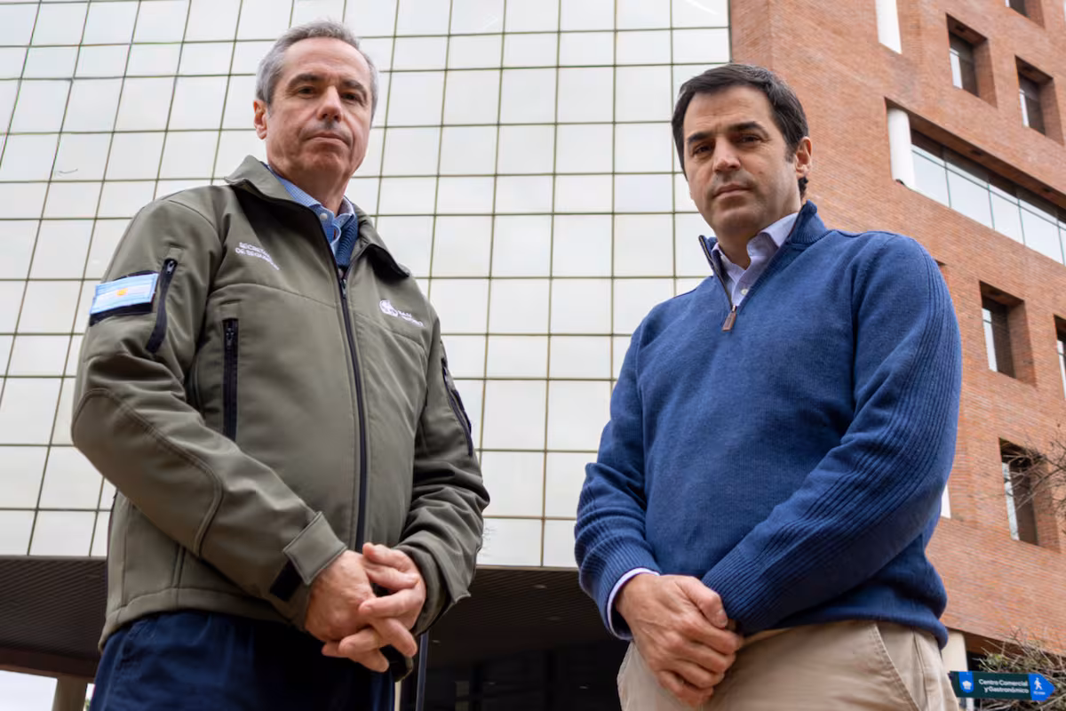 Jorge Berredo junto al intendente Ramón Lanús, durante el anuncio de su llegada a la Secretaría de Seguridad de San Isidro