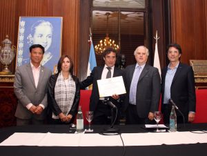 5922-entrega-de-diploma-a-fundacion-san-carlos