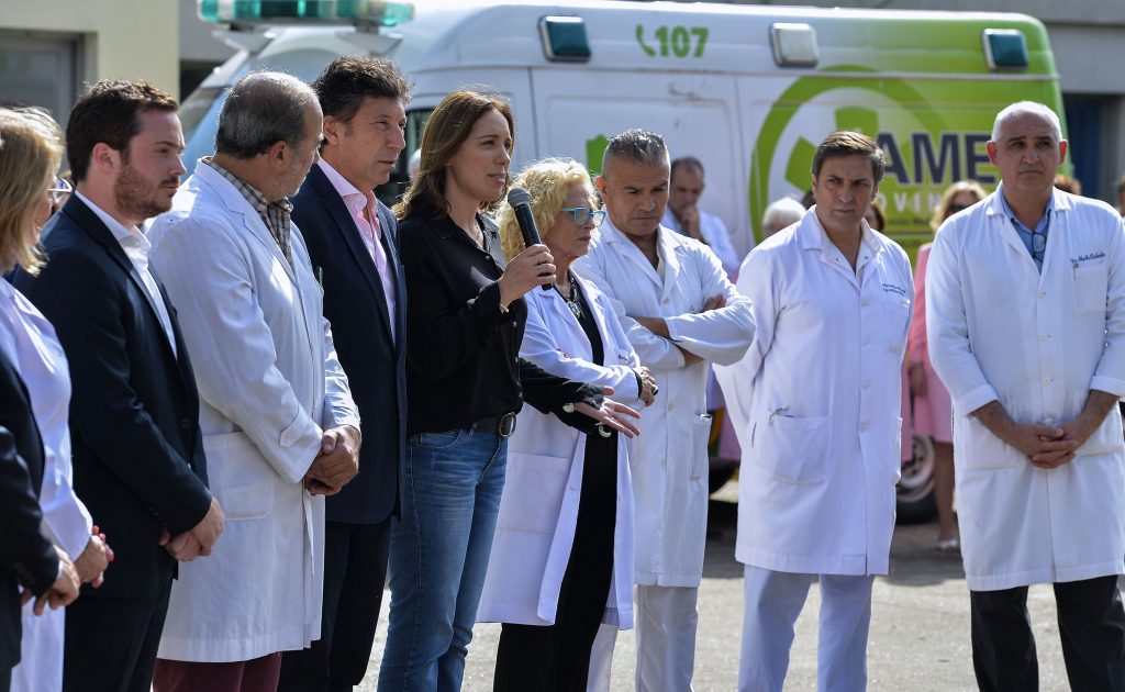 San Isidro, 18/04/18.- La gobernadora de la provincia de Buenos Aires, María Eugenia Vidal, presentó hoy, en el Hospital ''Dr. Melchor Ángel Posse'' de San Isidro, el plan que garantizará el acceso al tratamiento del dolor a los pacientes oncológicos que cuentan con cobertura de salud pública. Estuvo acompañada por el ministro de Salud bonaerense, Andrés Scarsi, el intendente local, Gustavo Posse, y el secretario de Salud municipal, Eduardo Prado.