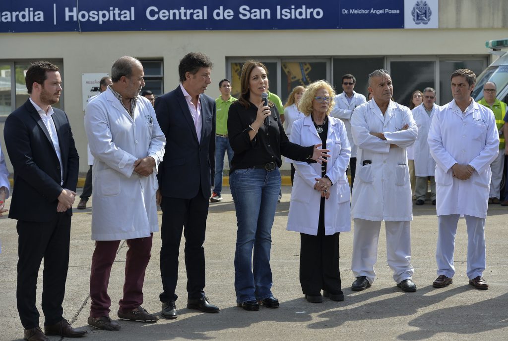 San Isidro, 18/04/18.- La gobernadora de la provincia de Buenos Aires, María Eugenia Vidal, presentó hoy, en el Hospital ''Dr. Melchor Ángel Posse'' de San Isidro, el plan que garantizará el acceso al tratamiento del dolor a los pacientes oncológicos que cuentan con cobertura de salud pública. Estuvo acompañada por el ministro de Salud bonaerense, Andrés Scarsi, el intendente local, Gustavo Posse, y el secretario de Salud municipal, Eduardo Prado.