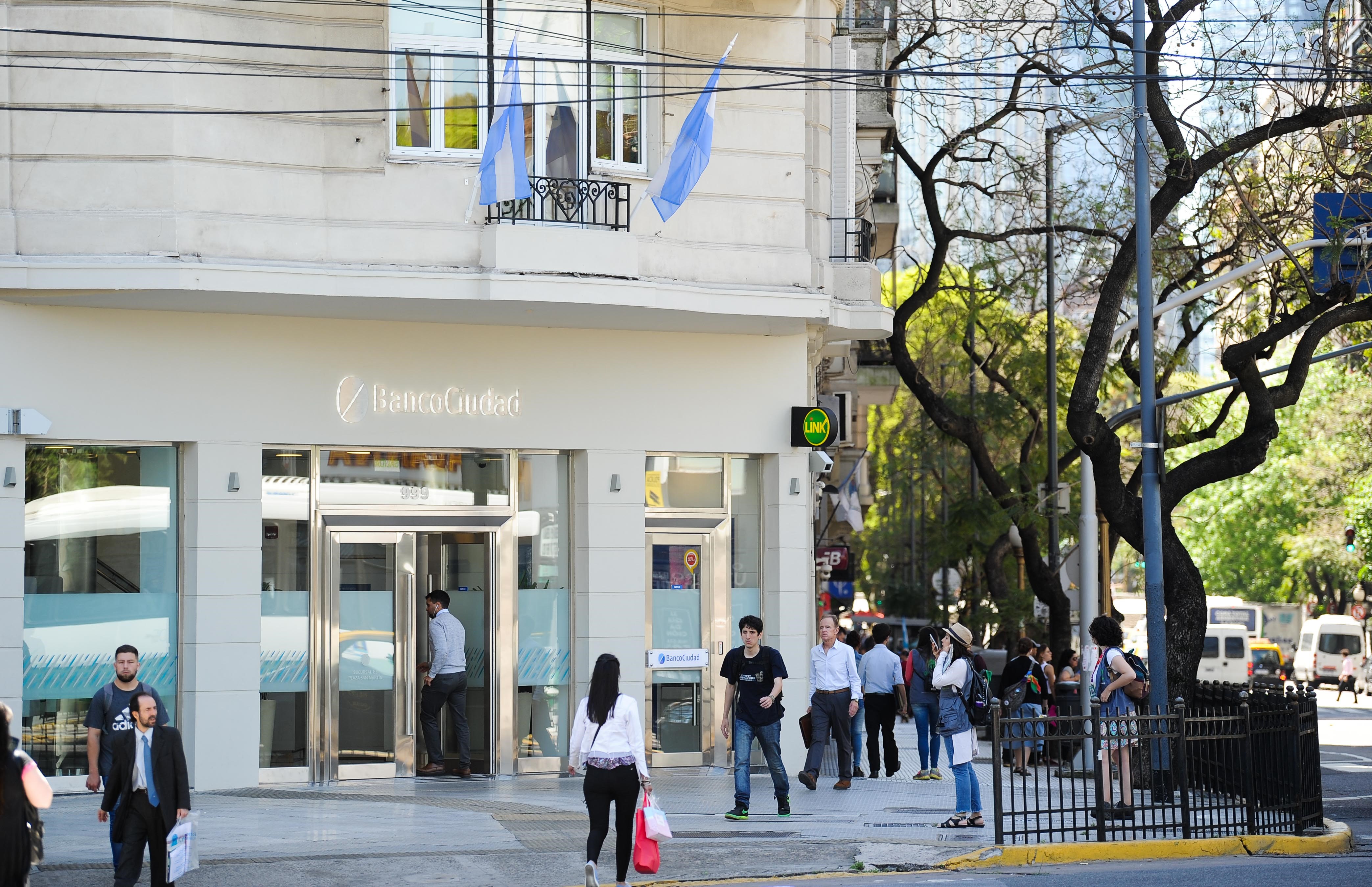 EL BANCO CIUDAD INAUGURA NUEVA SUCURSAL EN SANTA FE Y CARLOS PELLEGRINI.
