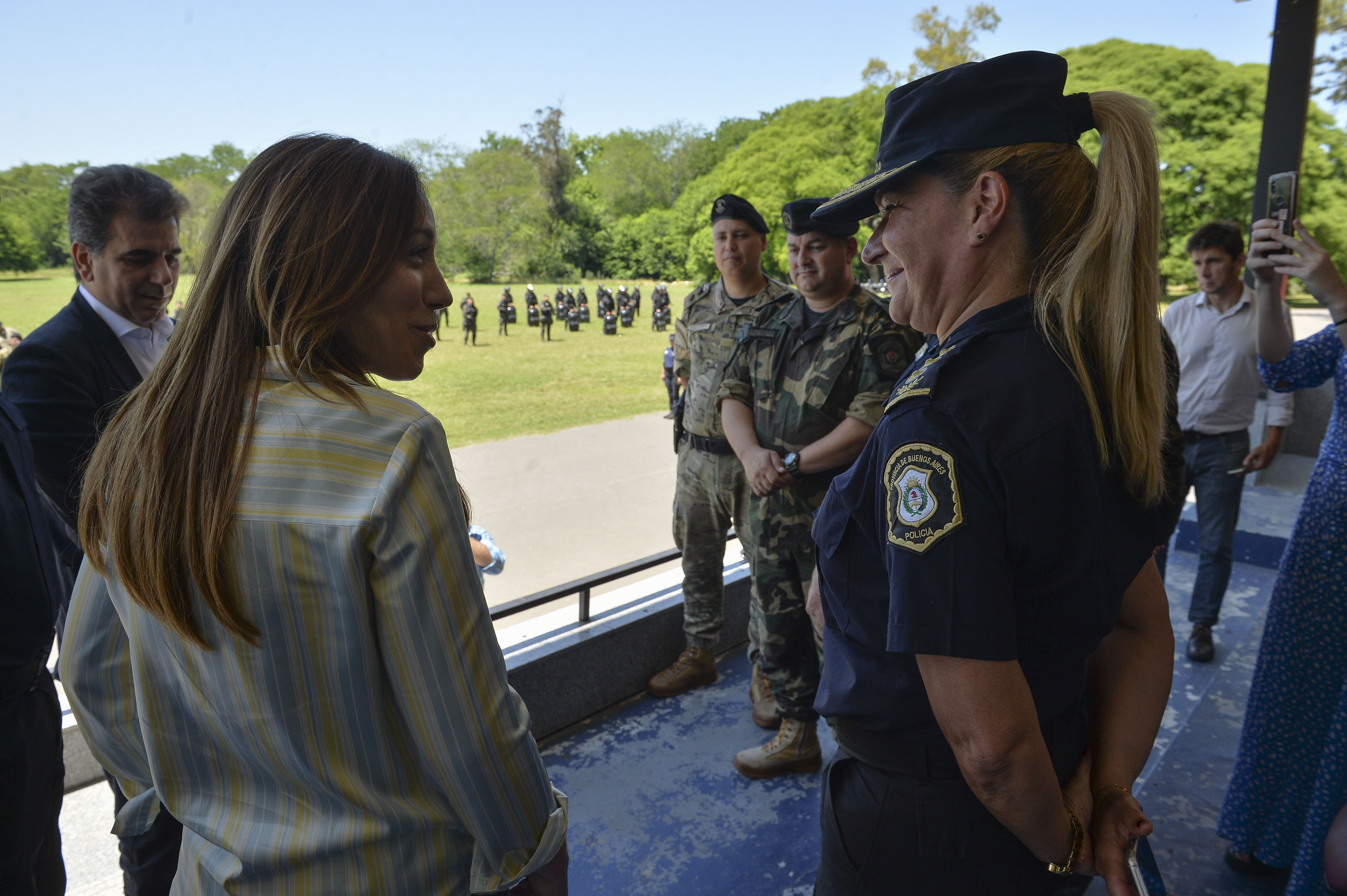 Vidal junto a policías de la Provincia de Buenos Aires.